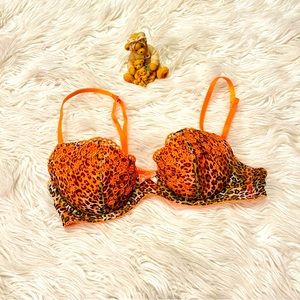 Victoria's Secret Push-up Bra. 34B.